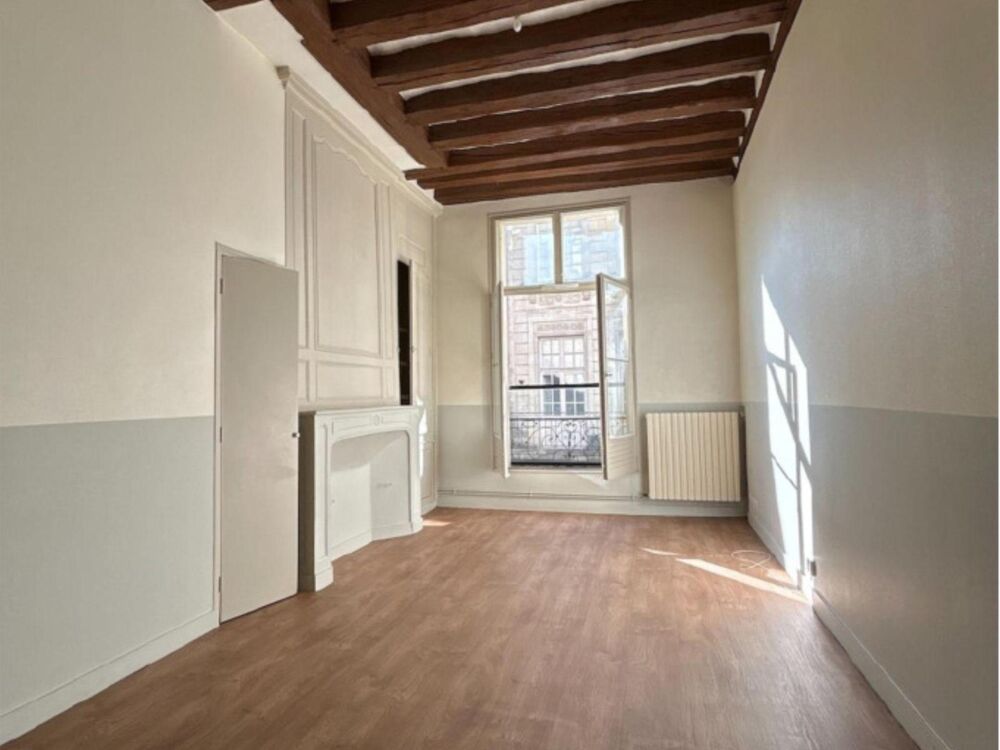 Halles - À LOUER : Charmant appartement T3 situé au coeur....