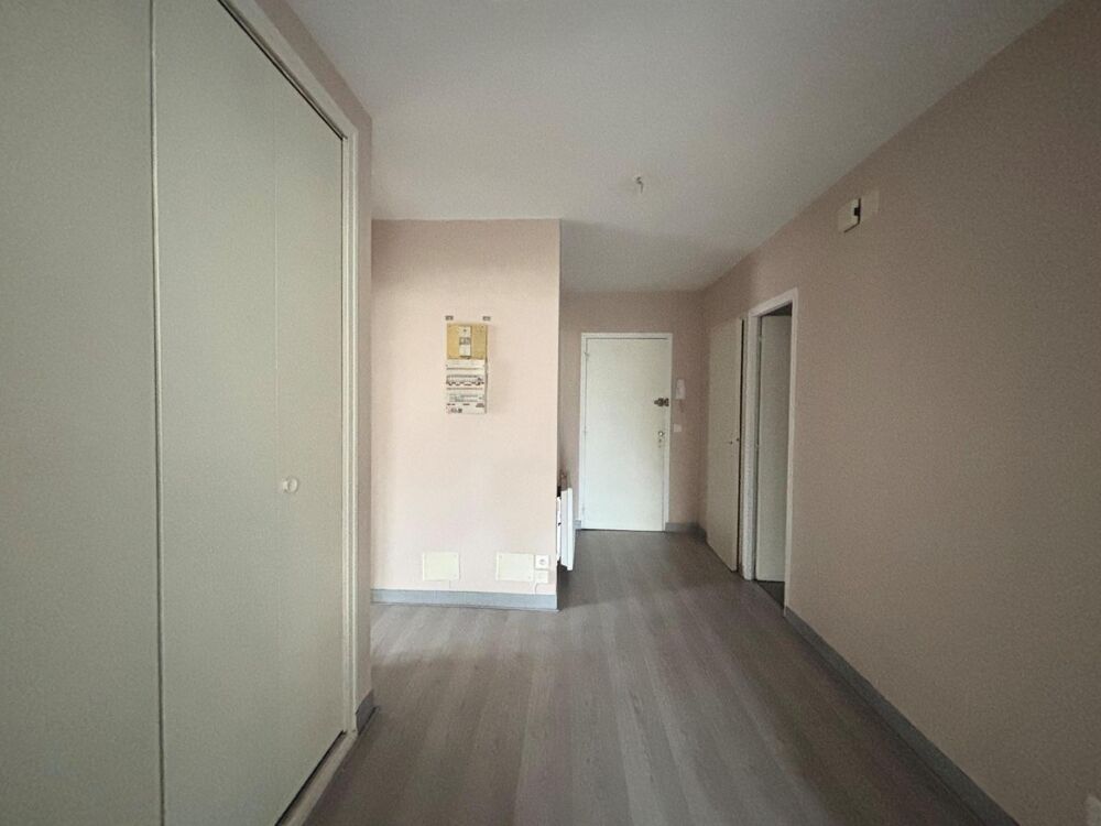 A louer appartement T5 situé au premier et dernier étage....