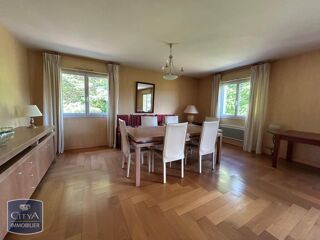  Appartement à louer 4 pièces 146 m²