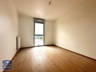  Appartement à louer 4 pièces 79 m²
