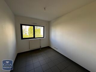  Appartement à louer 4 pièces 96 m²