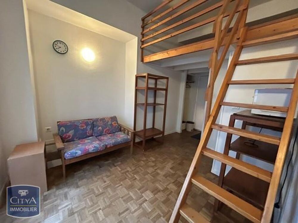 À LOUER : Appartement ancien situé à Orléans, dans le co....