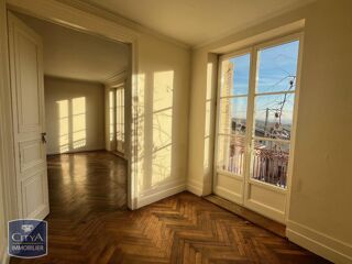  Appartement à louer 3 pièces 84 m²