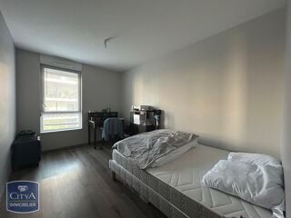  Appartement à louer 4 pièces 82 m²