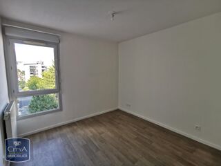  Appartement à louer 4 pièces 82 m²