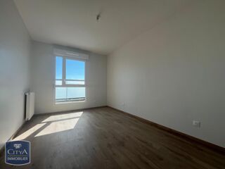  Appartement à louer 4 pièces 82 m²