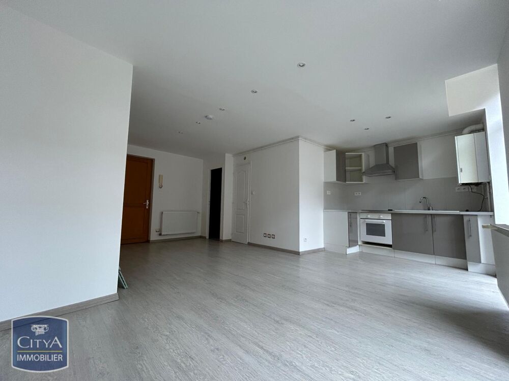 À LOUER : Appartement rénové T2 à Sedan, idéalement situ....