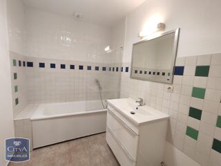  Appartement à louer 3 pièces 117 m²