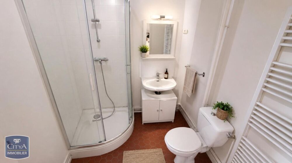 À LOUER : Appartement T1 situé à Chinon, dans le départe....