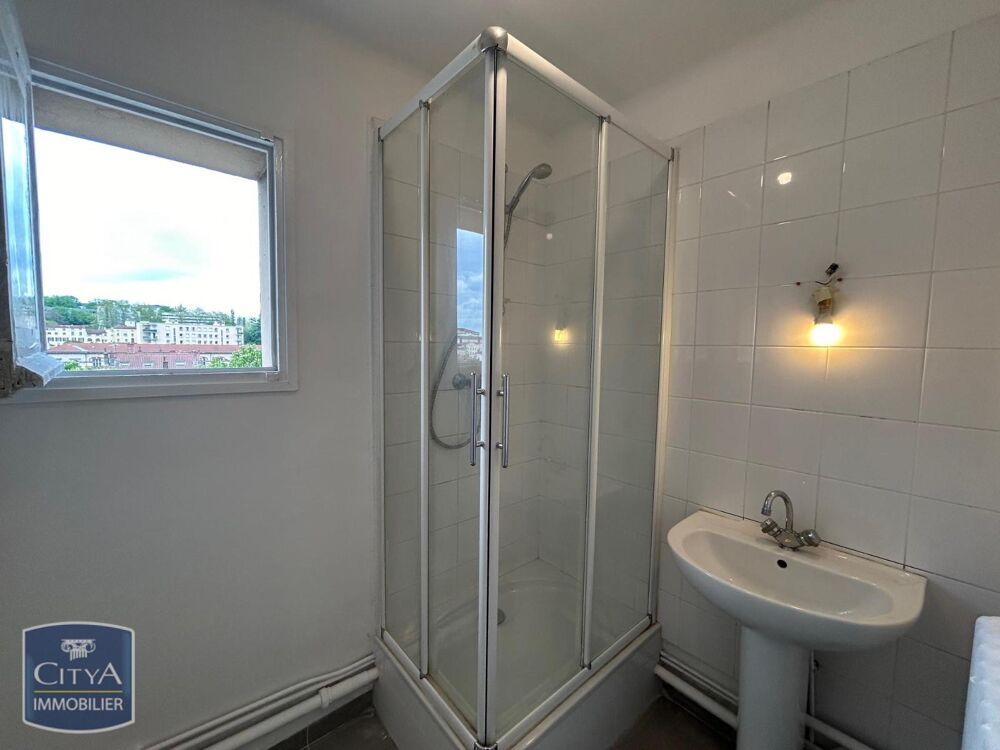 A LOUER // 13 PLACE DE TRION // T2 de 38.62m² Cet appart....
