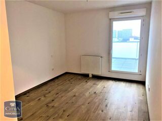 Appartement à louer 4 pièces 75 m²