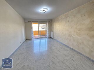  Appartement à louer 4 pièces 79 m²