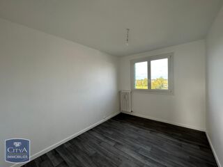  Appartement à louer 4 pièces 83 m²