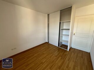  Appartement à louer 4 pièces 79 m²