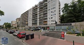  Parking / Garage à louer 