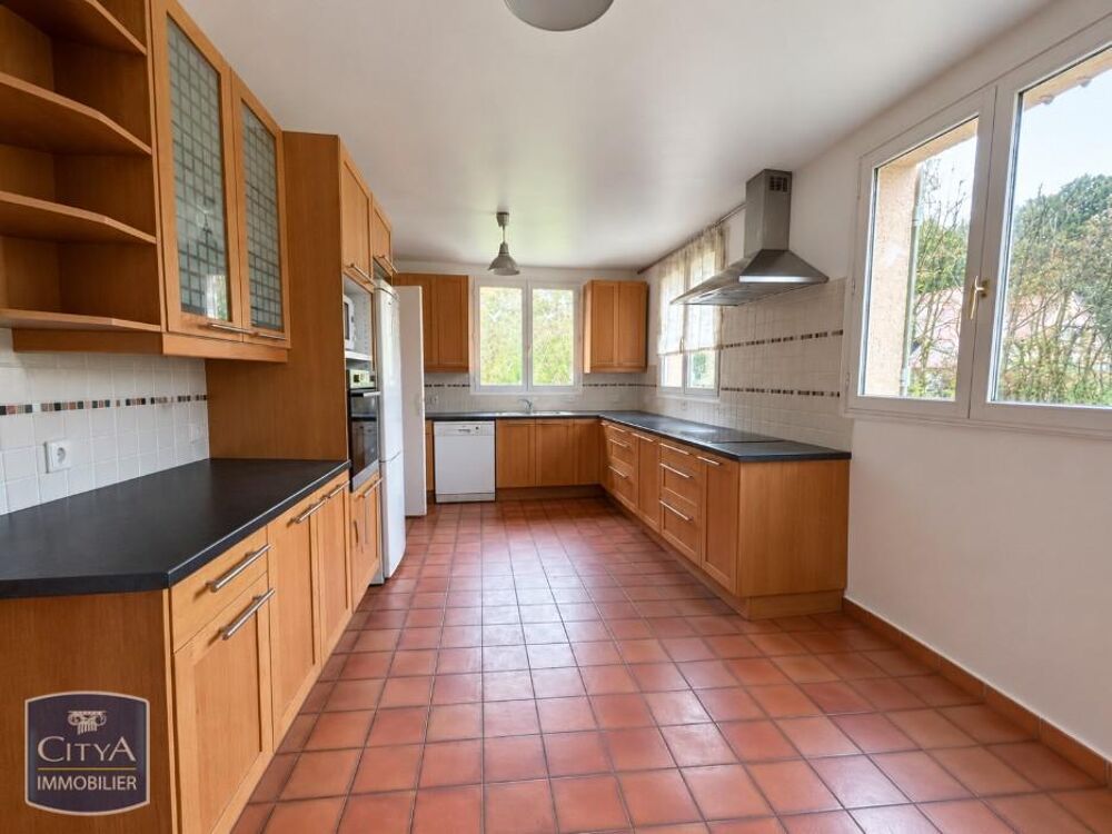 location Maison - 6 pièce(s) - 199 m² Clairefontaine-en-Yvelines (78120)