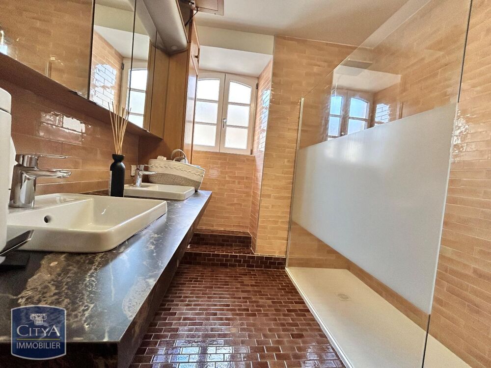 A LOUER SUPERBE APPARTEMENT EN CENTRE VILLE Un apparteme....