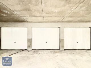  Parking / Garage à louer 