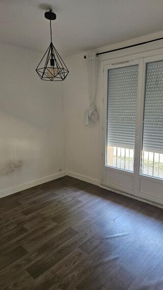  Appartement à louer 4 pièces 74 m²