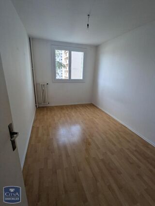  Appartement à louer 4 pièces 65 m²