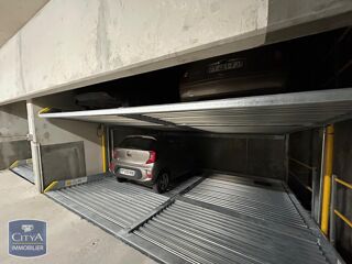  Parking / Garage à louer 