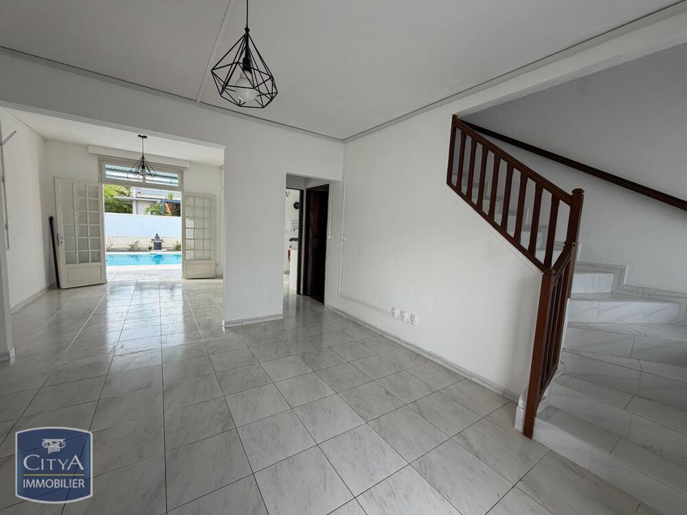 location Maison - 4 pièce(s) - 90 m² Le Port (97420)