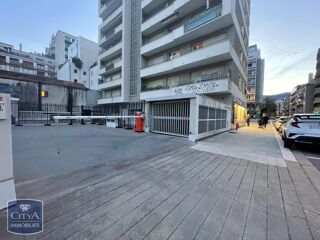  Parking / Garage à louer 
