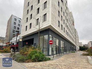  Parking / Garage à louer 