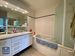  Appartement à louer 4 pièces 107 m²