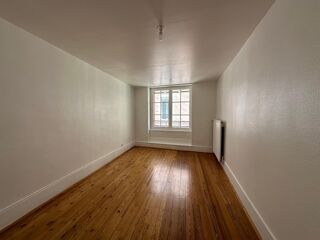  Appartement à louer 4 pièces 109 m²
