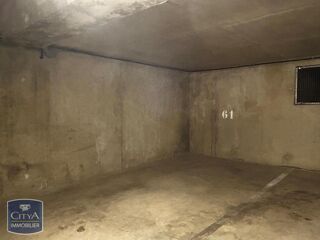  Parking / Garage à louer 20 m²
