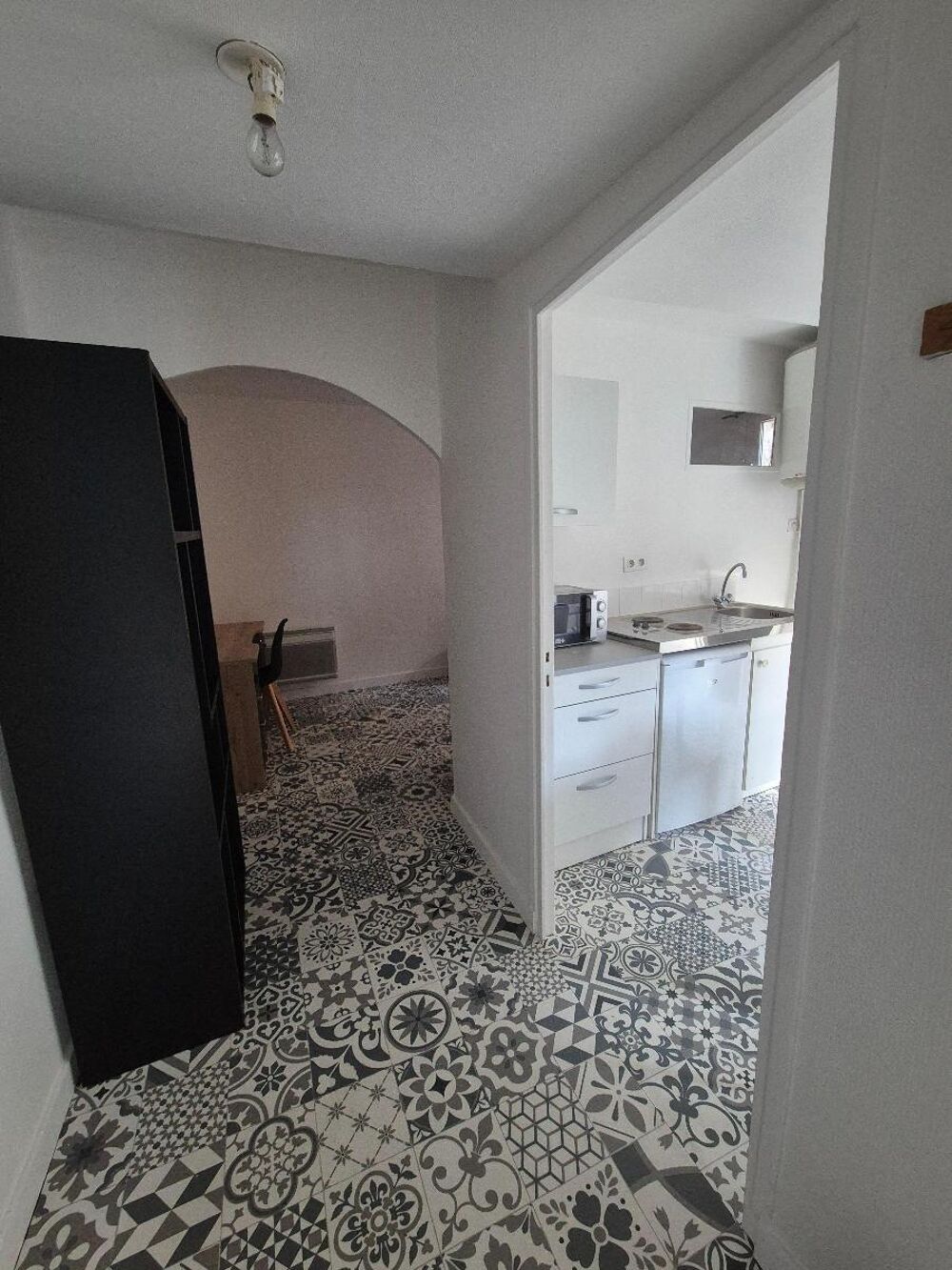 Nous vous proposons à la location un T1 entièrement meub....