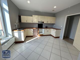  Appartement à louer 4 pièces 156 m²