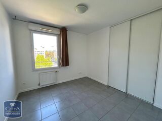  Appartement à louer 4 pièces 84 m²
