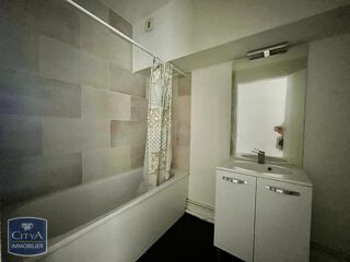  Appartement à louer 2 pièces 65 m²