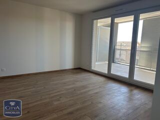  Appartement à louer 4 pièces 74 m²