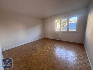 Appartement à louer 5 pièces 120 m²