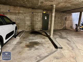  Parking / Garage à louer 