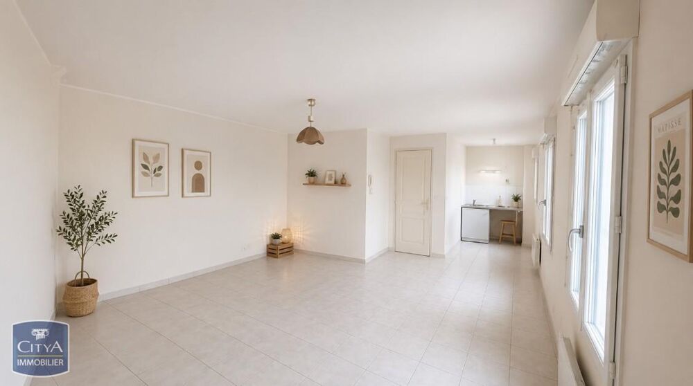 À LOUER : Appartement T1 à Chinon, situé au coeur de la c....