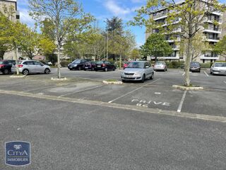  Parking / Garage à louer 