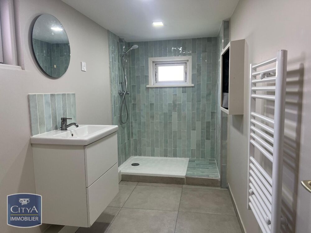 CHAMBRE DANS MAISON MEUBLEE EN COLOCATION AVEC COUR City....