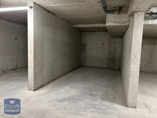 Parking / Garage à louer 
