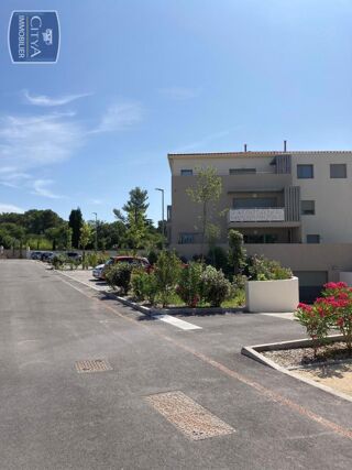  Parking / Garage à louer 
