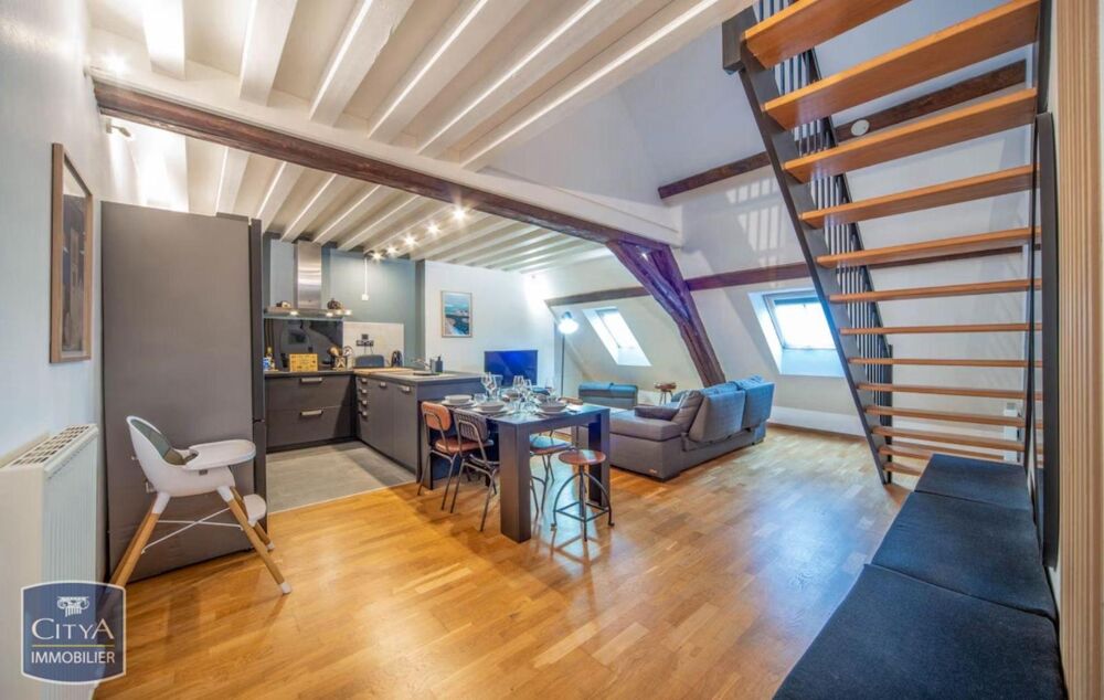 À LOUER : - Disponible début septembre - Appartement T3 ....