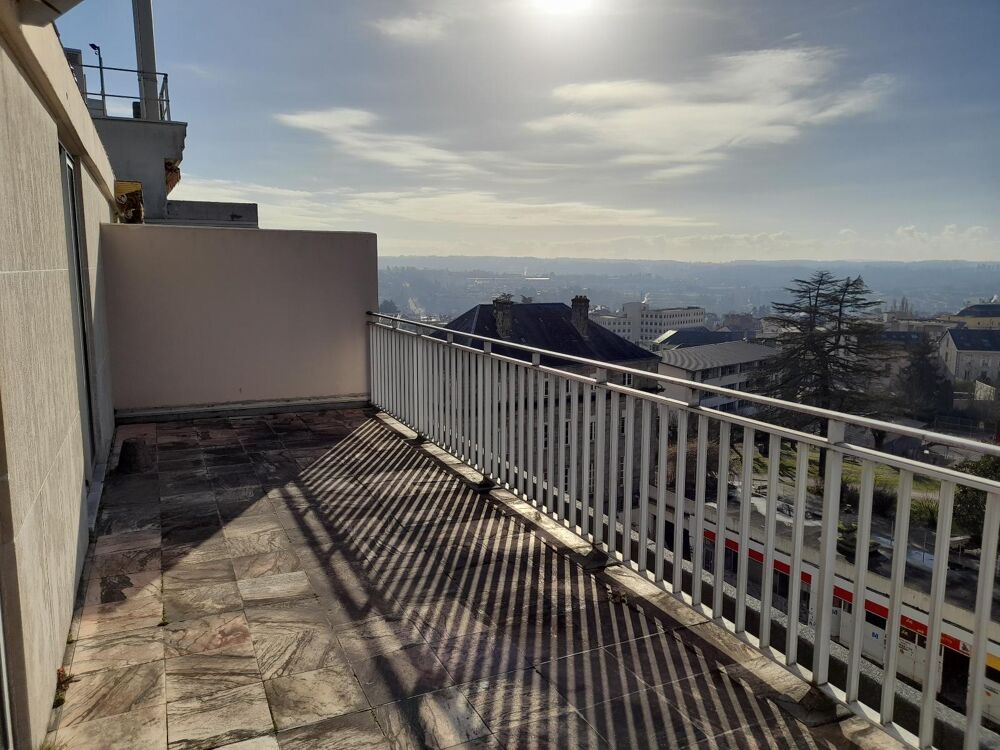 À LOUER : Appartement rénové T4 de grand standing situé ....