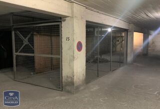  Parking / Garage à louer 