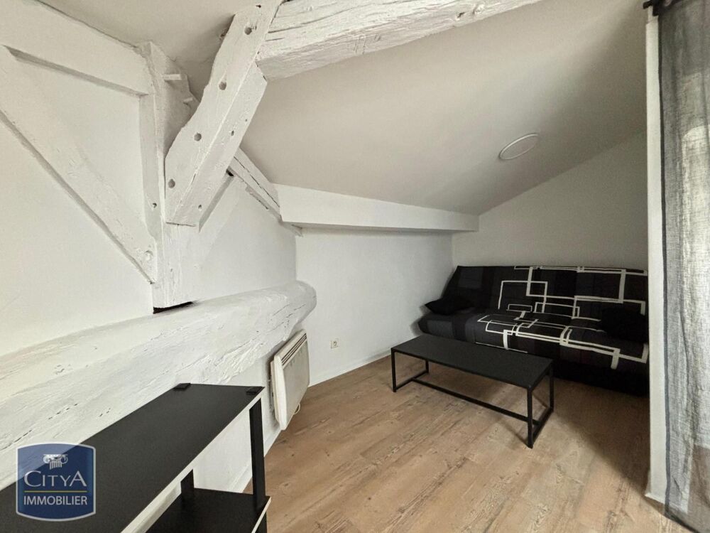 À LOUER : Appartement rénové T1 situé à Agen, dans le dé....