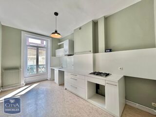  Appartement à louer 3 pièces 83 m²