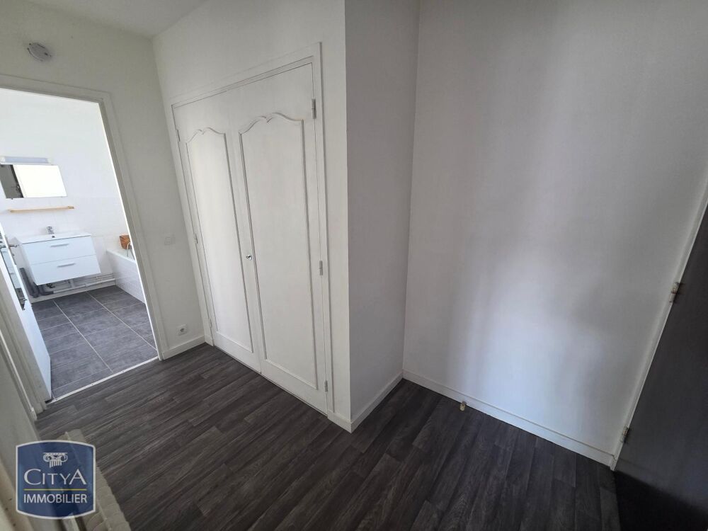 À LOUER : Appartement T1 situé à Issoire dans la rue des....