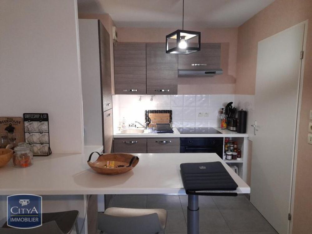 À LOUER : - Disponible mi-août - Appartement T3 situé à ....